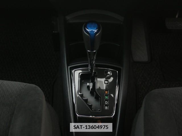 Toyota COROLLA AXIO 2017-04 7796294-15