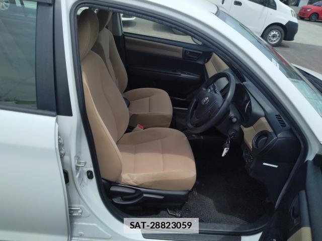 Toyota COROLLA AXIO 2013-04 7810258-5
