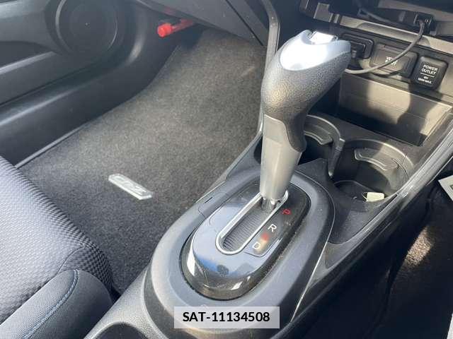 Honda CR-Z 2012-03 7793726-14