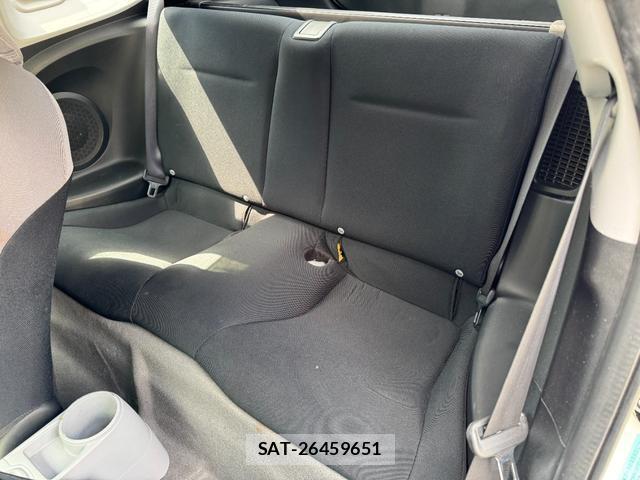 Honda CR-Z 2010-03 7796409-12