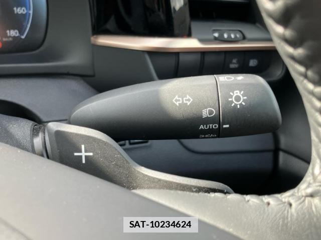 Toyota Crown Crossover 2023-06 7800246-16