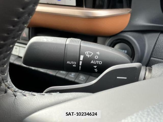 Toyota Crown Crossover 2023-06 7800246-17