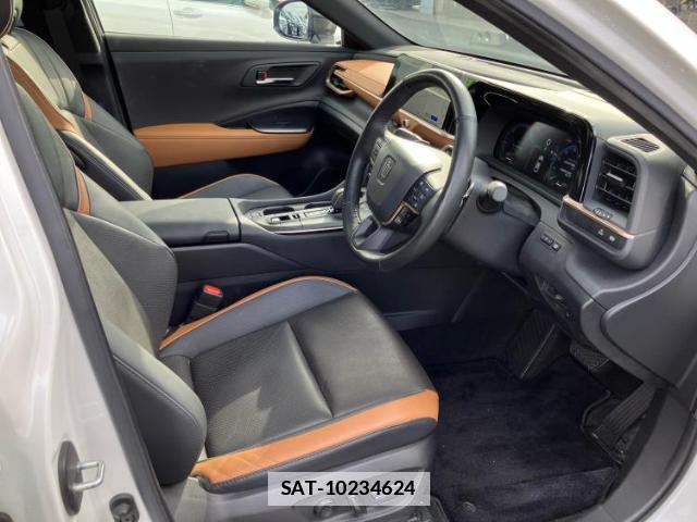 Toyota Crown Crossover 2023-06 7800246-4