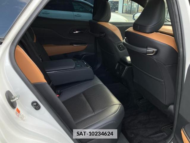 Toyota Crown Crossover 2023-06 7800246-5