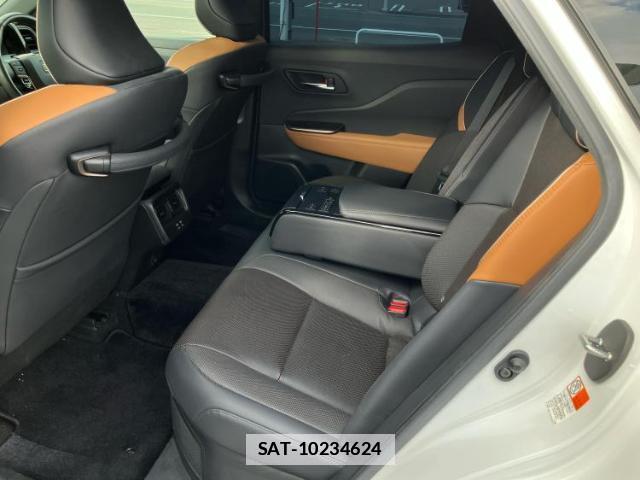 Toyota Crown Crossover 2023-06 7800246-7