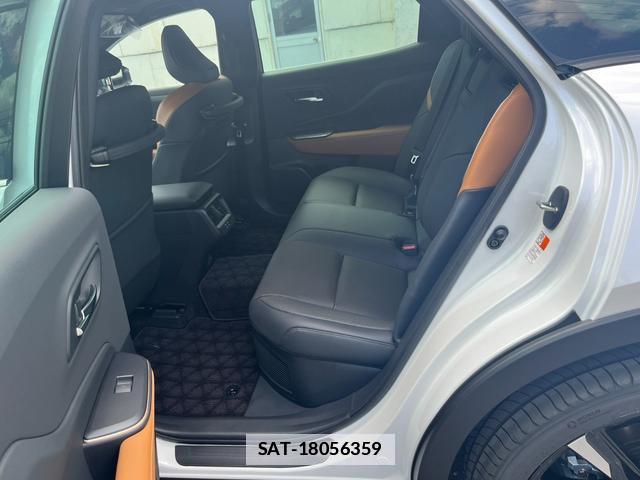 Toyota Crown Crossover 2023-07 7805842-12