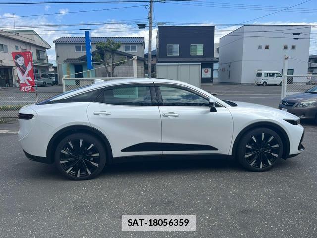 Toyota Crown Crossover 2023-07 7805842-3