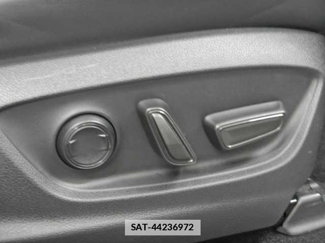 Toyota Crown Crossover 2023-01 7810768-10