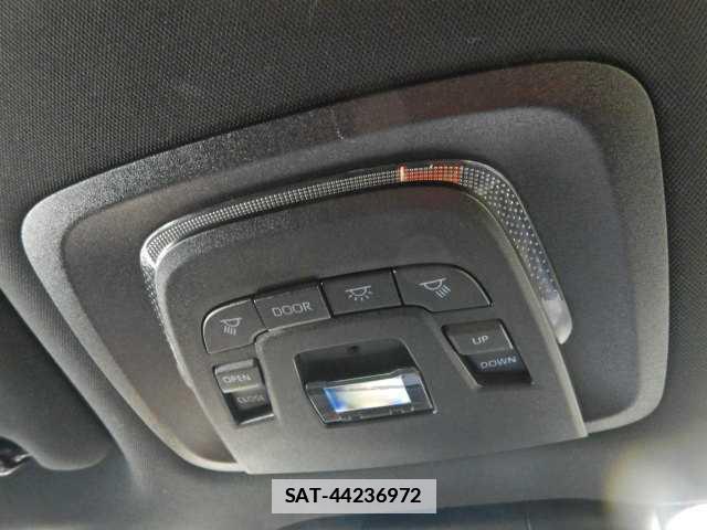 Toyota Crown Crossover 2023-01 7810768-12