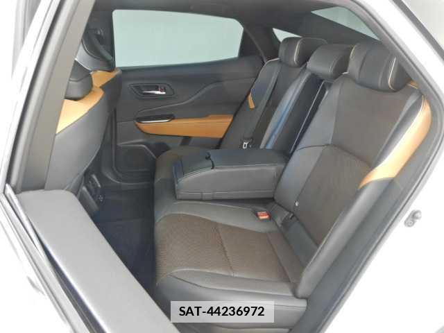 Toyota Crown Crossover 2023-01 7810768-17