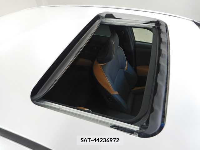 Toyota Crown Crossover 2023-01 7810768-3