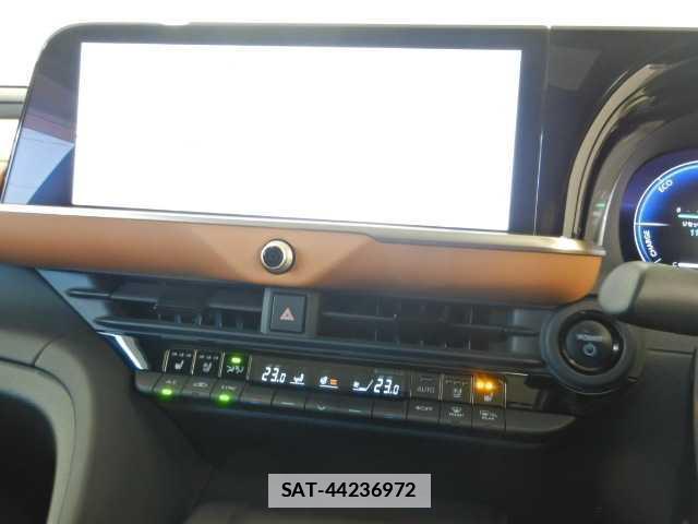 Toyota Crown Crossover 2023-01 7810768-6