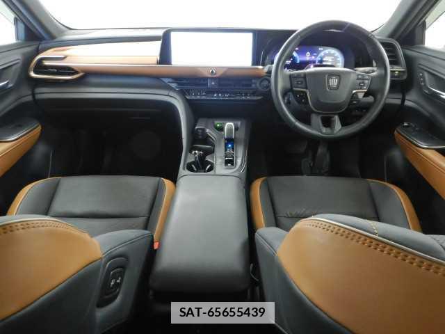 Toyota Crown Crossover 2023-03 7810894-2