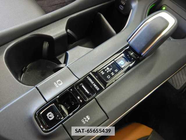 Toyota Crown Crossover 2023-03 7810894-8