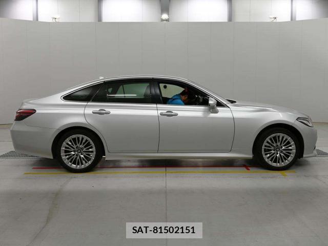 Toyota CROWN HYBRID 2021-12 7794109-6