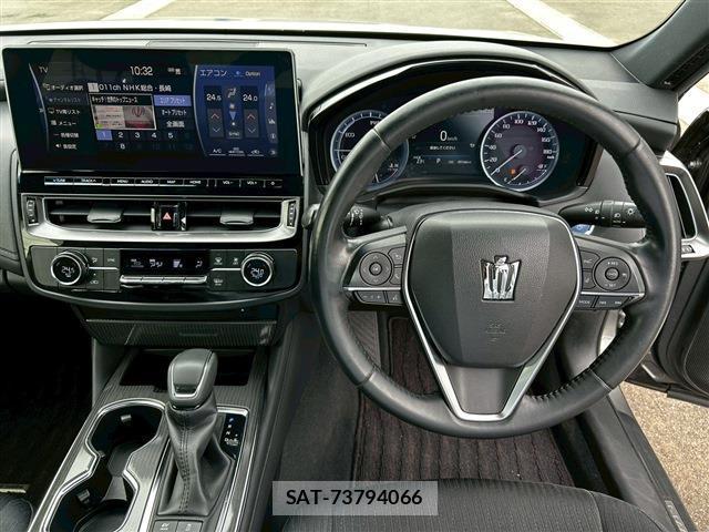 Toyota CROWN HYBRID 2021-07 7794638-16