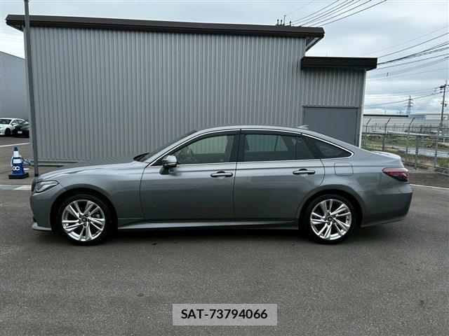 Toyota CROWN HYBRID 2021-07 7794638-8