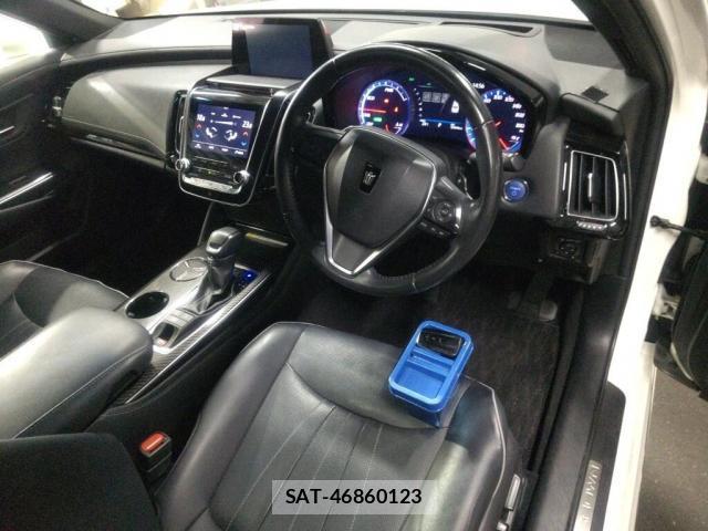 Toyota CROWN HYBRID 2019-04 7795003-3