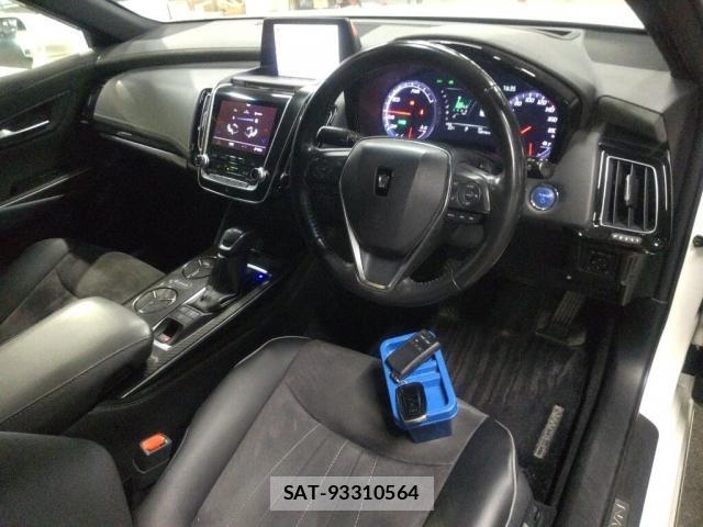 Toyota CROWN HYBRID 2020-02 7795091-2