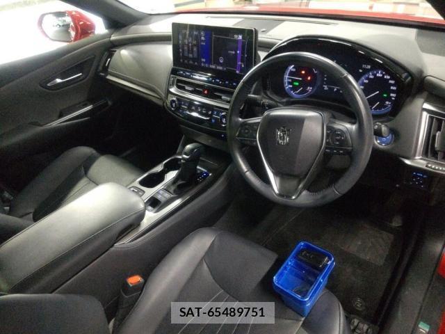 Toyota CROWN HYBRID 2022-04 7795094-2