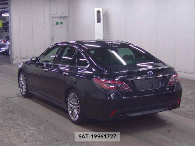 Toyota CROWN HYBRID 2022-05 7795136-1
