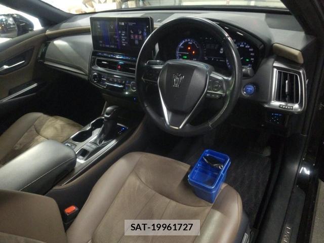 Toyota CROWN HYBRID 2022-05 7795136-2