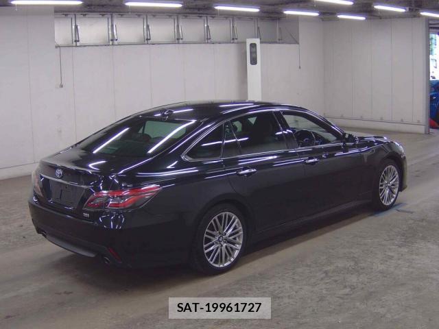 Toyota CROWN HYBRID 2022-05 7795136-4