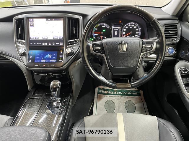 Toyota CROWN HYBRID 2017-01 7797581-2