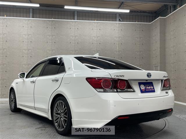 Toyota CROWN HYBRID 2017-01 7797581-4