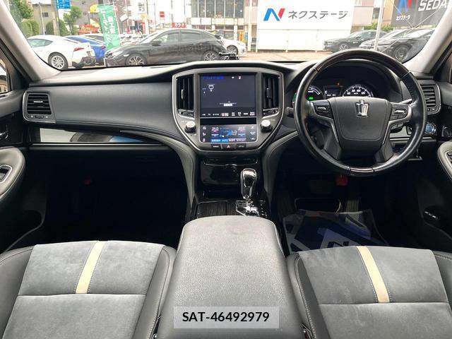 Toyota CROWN HYBRID 2017-06 7799305-1