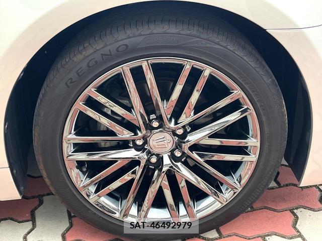 Toyota CROWN HYBRID 2017-06 7799305-12