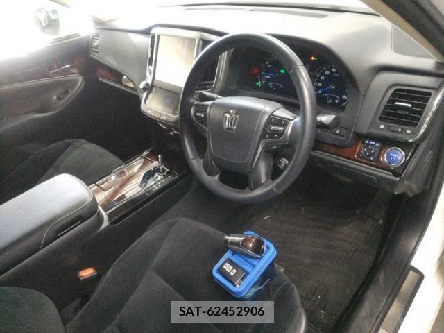 Toyota CROWN HYBRID 2016-05 7801460-2