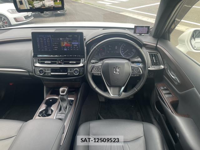 Toyota CROWN HYBRID 2021-01 7803876-1