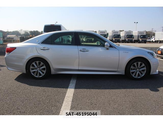 Toyota CROWN HYBRID 2017-02 7809330-13