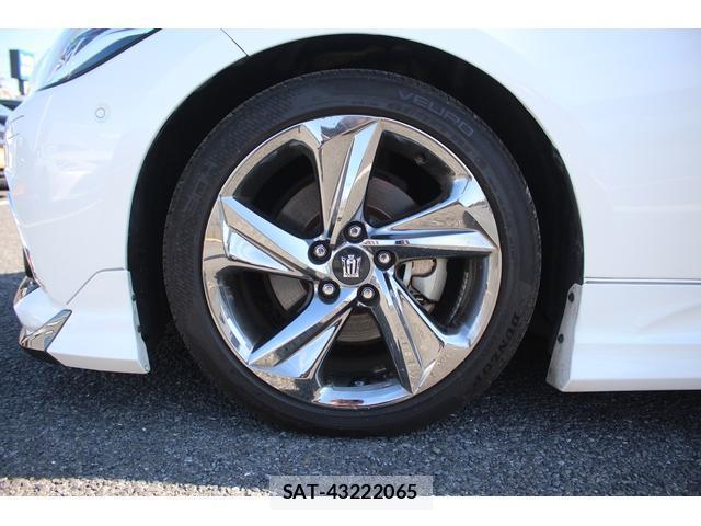 Toyota CROWN HYBRID 2018-07 7809334-16
