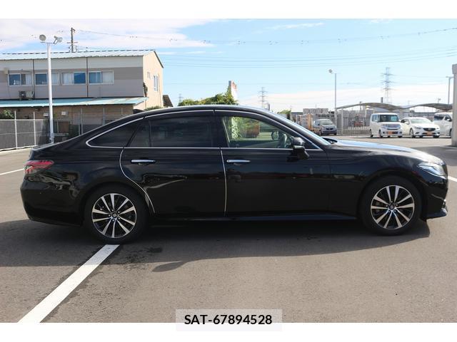Toyota CROWN HYBRID 2020-10 7809455-4