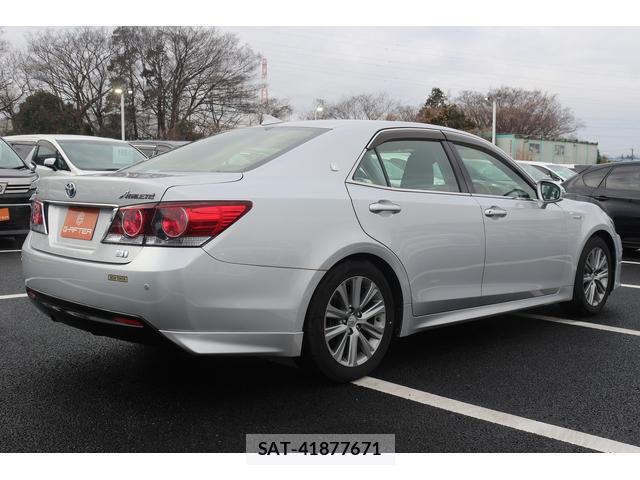 Toyota CROWN HYBRID 2017-09 7809459-3