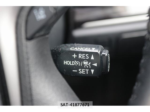 Toyota CROWN HYBRID 2017-09 7809459-5