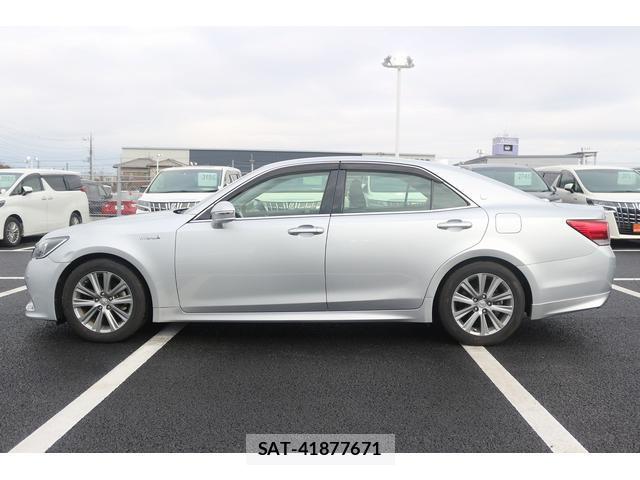Toyota CROWN HYBRID 2017-09 7809459-9