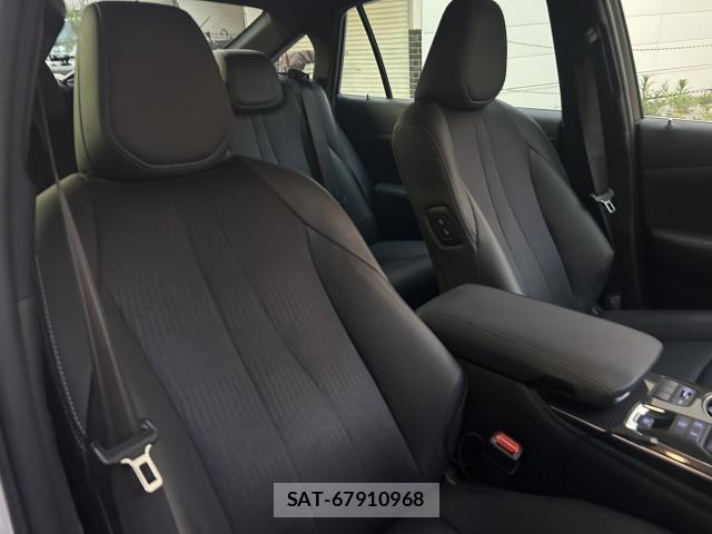 Toyota CROWN HYBRID 2021-06 7809564-2