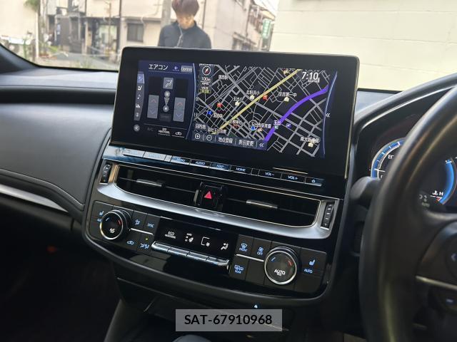 Toyota CROWN HYBRID 2021-06 7809564-4