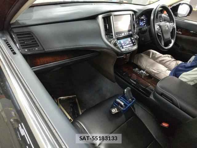 Toyota CROWN HYBRID 2017-08 7810493-2