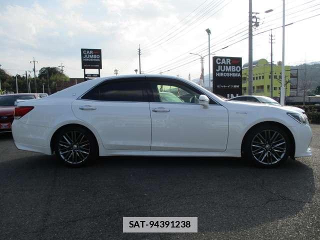 Toyota CROWN 2017-08 7795889-10