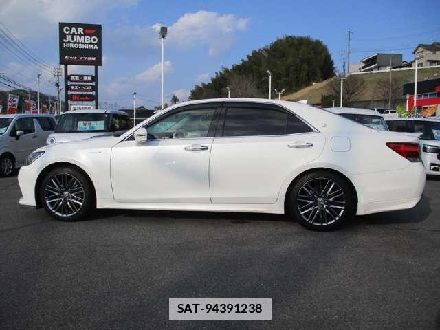 Toyota CROWN 2017-08 7795889-11