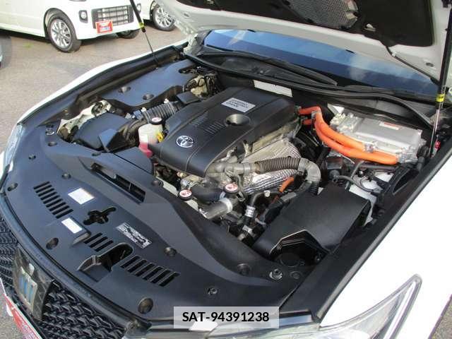 Toyota CROWN 2017-08 7795889-14