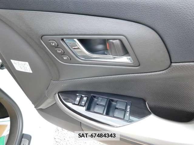 Toyota CROWN 2010-12 7797342-17