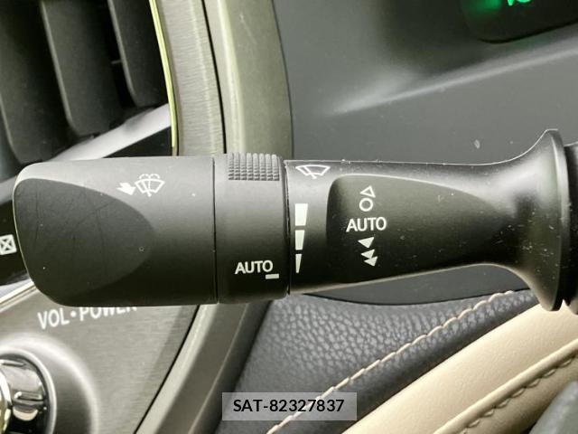 Toyota CROWN 2017-01 7800838-15