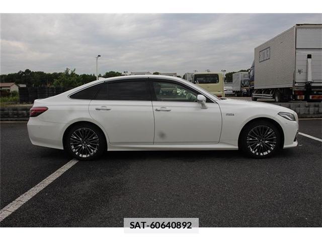 Toyota CROWN 2018-09 7809364-14