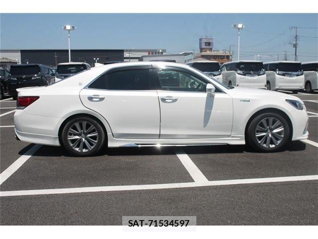 Toyota CROWN 2017-07 7809519-8