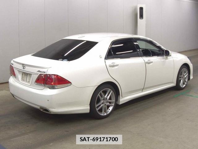 Toyota CROWN 2011-06 7810011-1